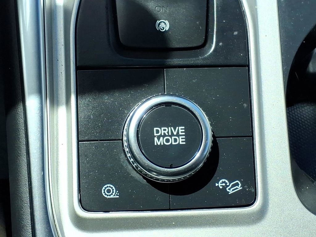 Used 2022 Ford Explorer Limited w/ Equipment Group 301A AWD/4WD image 19