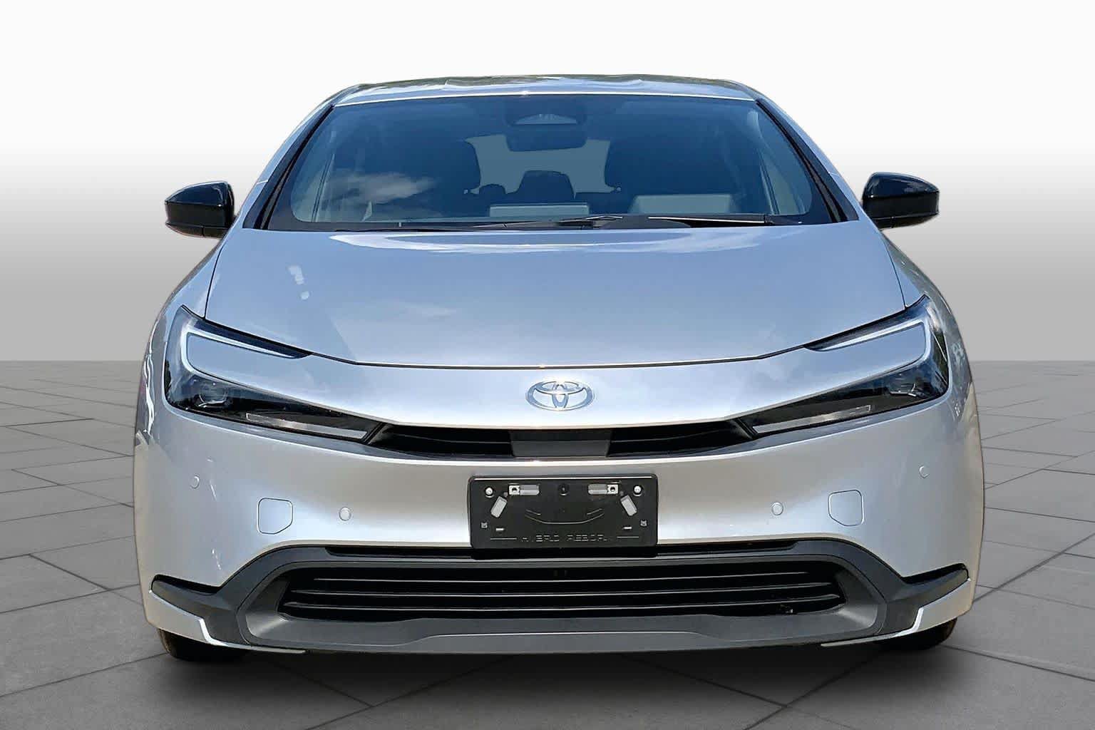 Used 2025 Toyota Prius LE FWD image 4