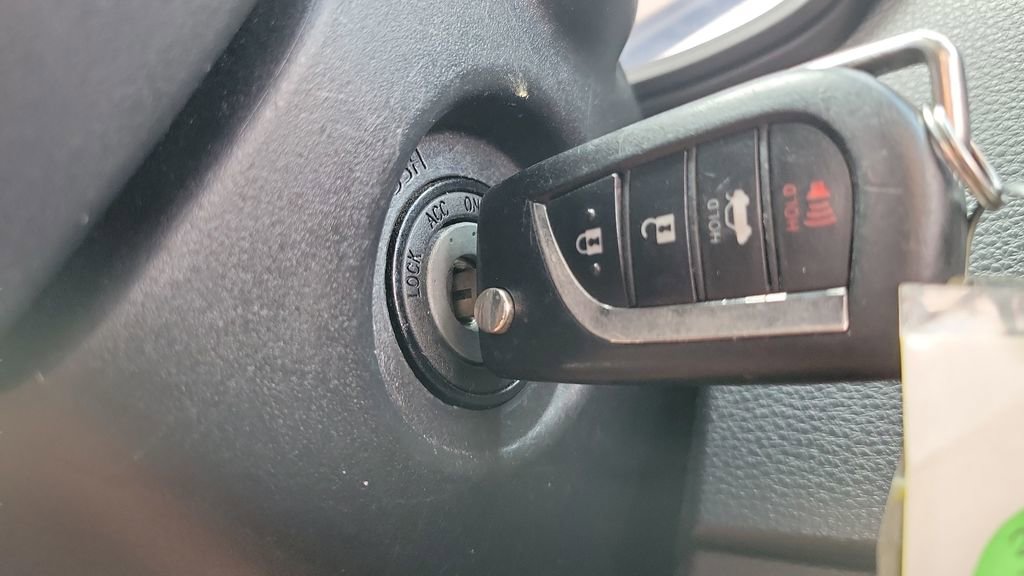 Used 2021 Toyota Corolla LE image 27