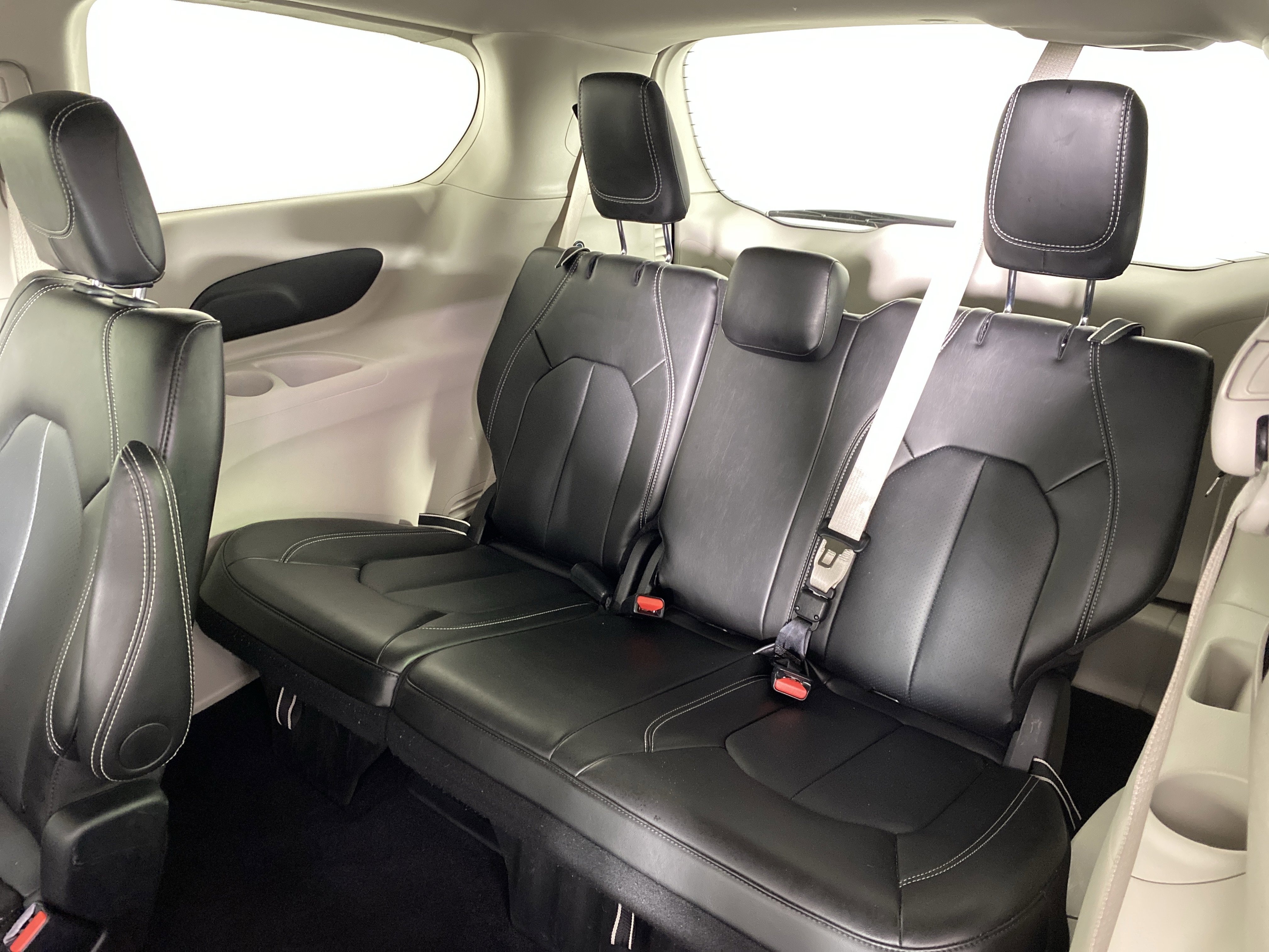 Used 2024 Chrysler Pacifica Touring-L image 33