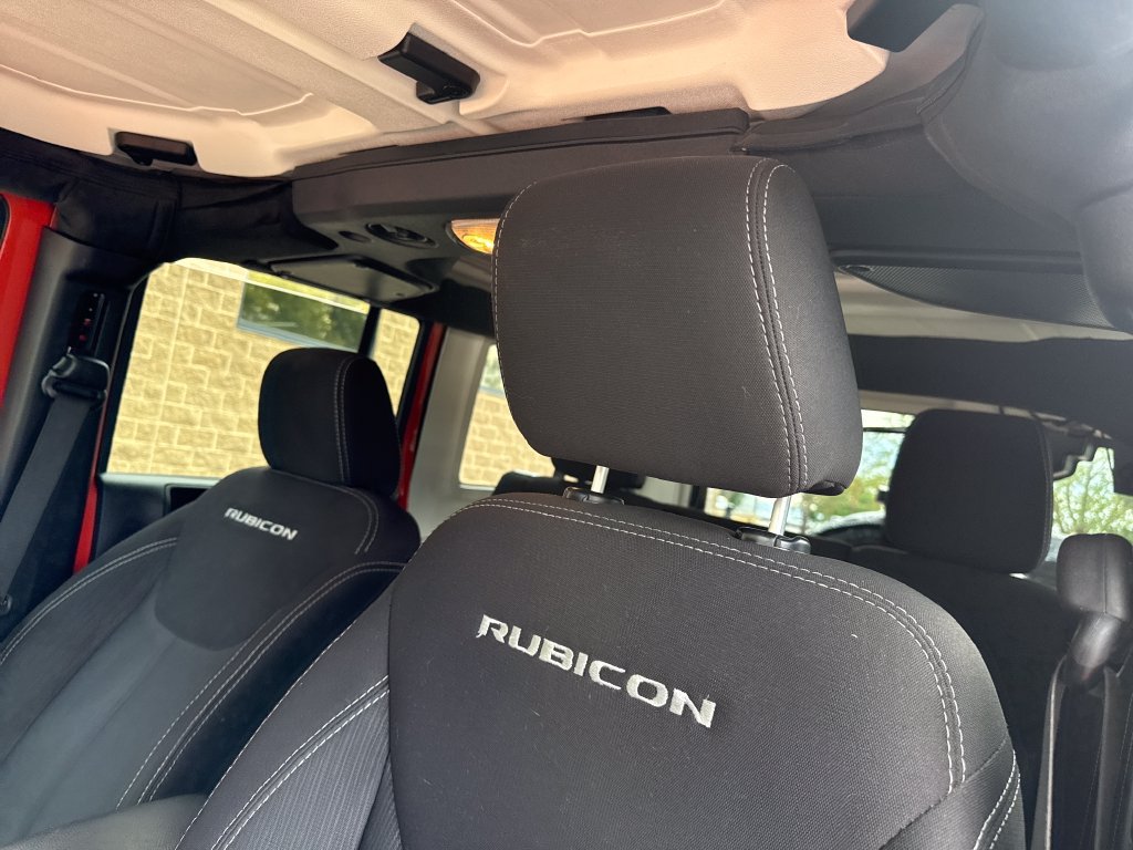 Used 2015 Jeep Wrangler Unlimited Rubicon w/ Connectivity Group AWD/4WD image 14