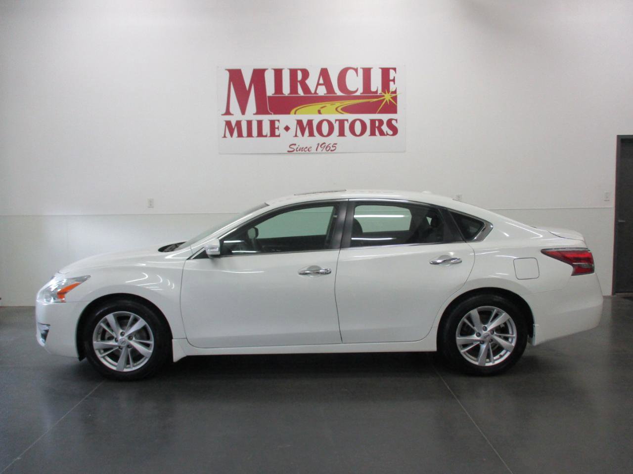 Used 2015 Nissan Altima 2.5 SL w/ Moonroof Package image 2