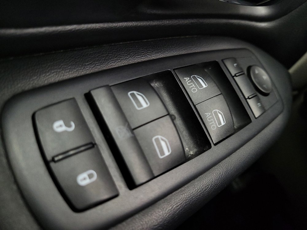 Used 2016 Dodge Grand Caravan SXT image 27