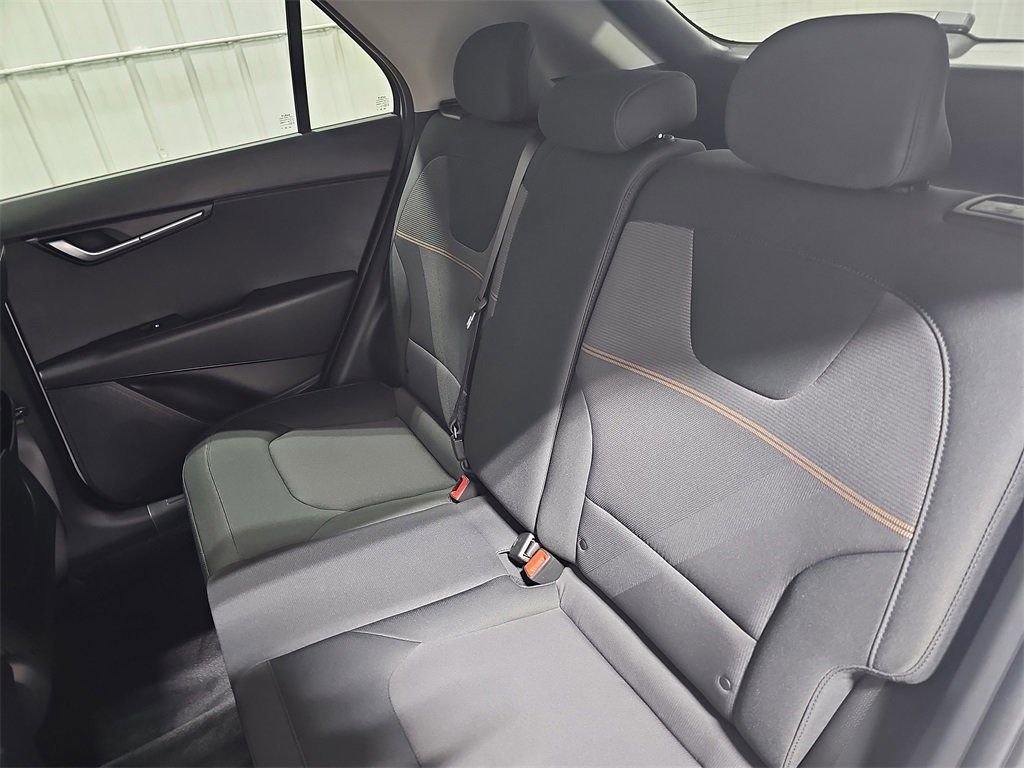 Used 2024 Kia Niro LX image 13