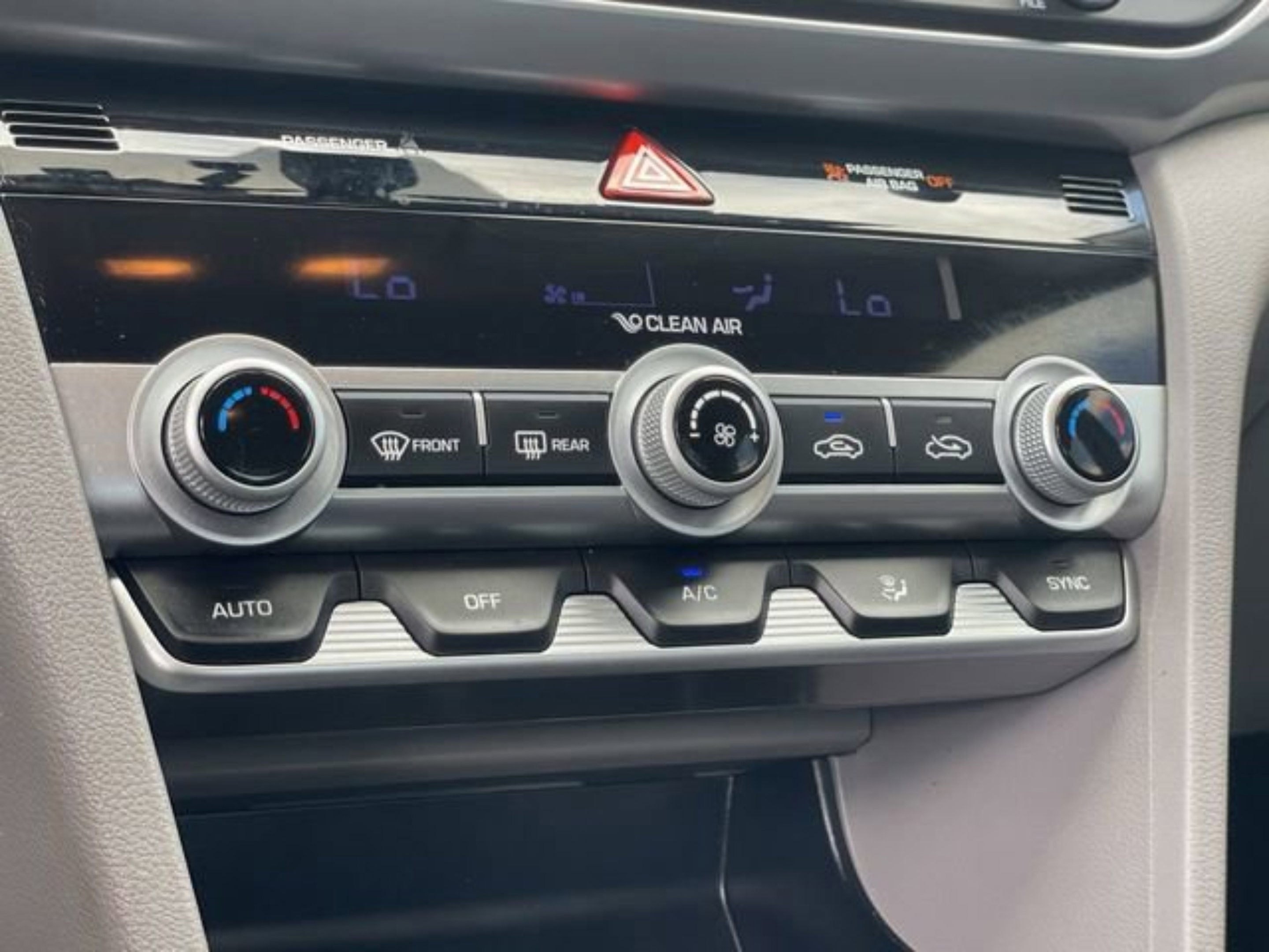 Used 2020 Hyundai Elantra SE FWD image 19
