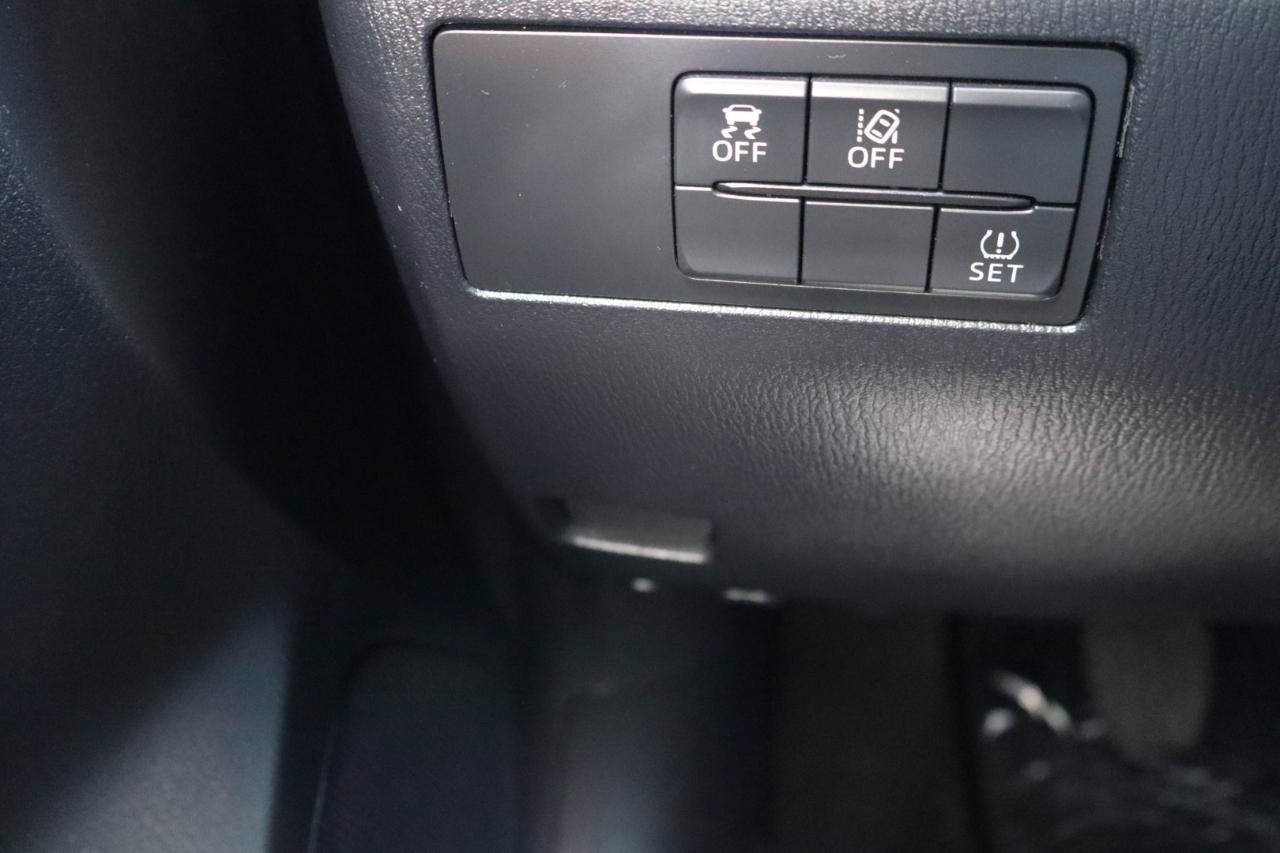 Used 2018 MAZDA MAZDA3 Grand Touring w/ Premium Equipment Package FWD image 24