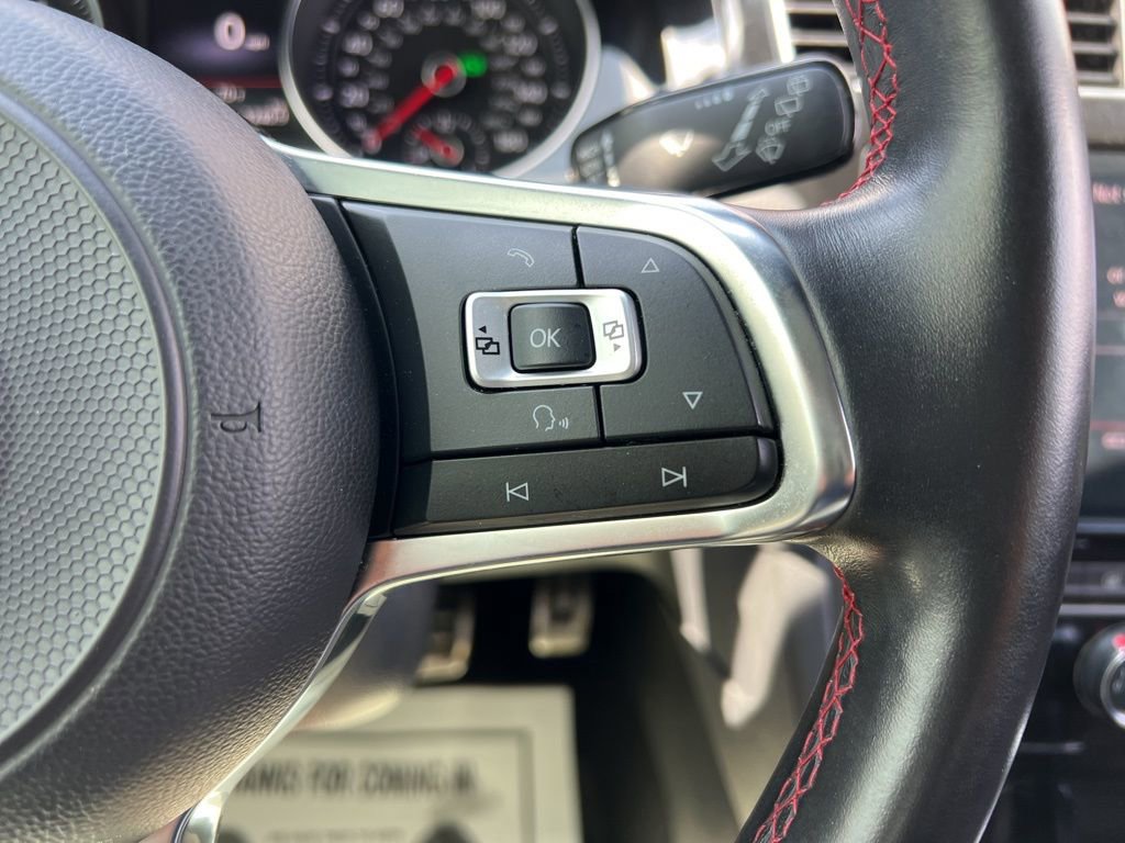 Used 2018 Volkswagen GTI SE image 17