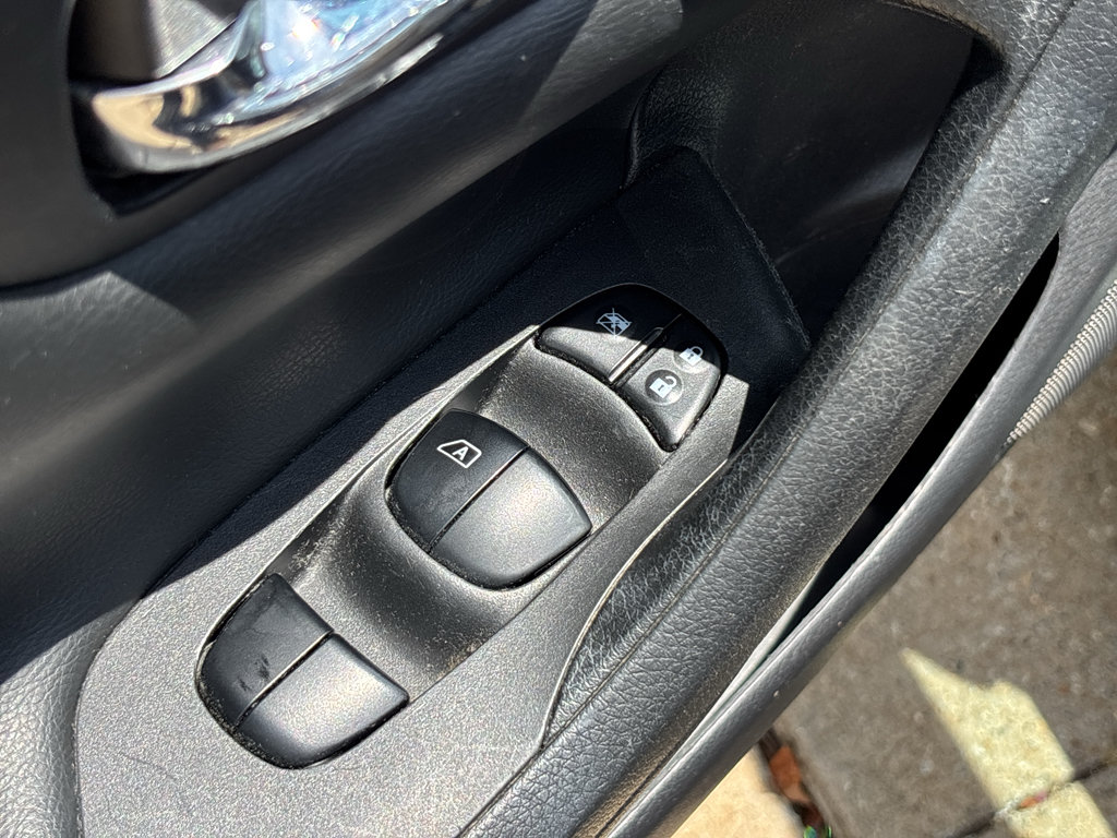 Used 2017 Nissan Altima 2.5 SR w/ Midnight Edition Package FWD image 14
