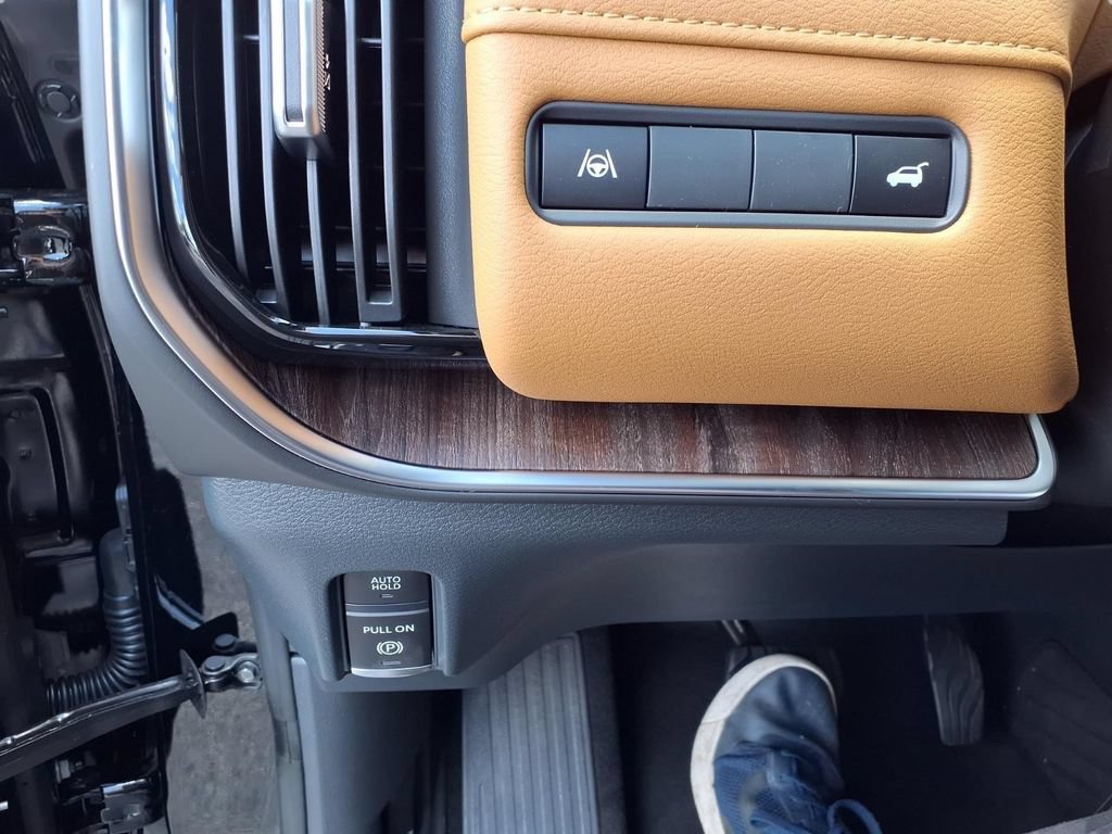 New 2026 Nissan Armada SL w/ Captain's Chari Seat Package AWD/4WD image 16