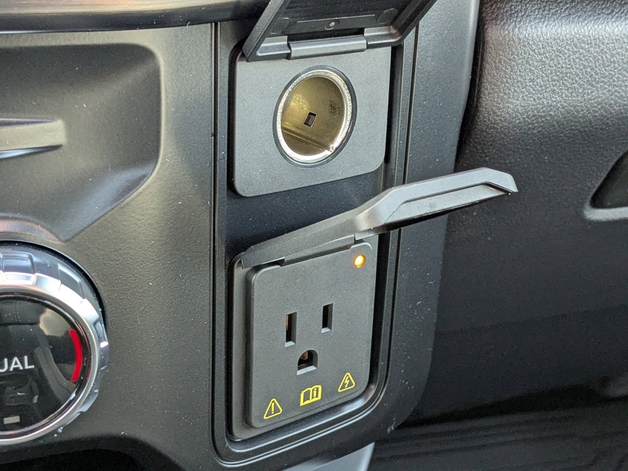 New 2026 Ford F350 Lariat w/ Black Appearance Package image 27