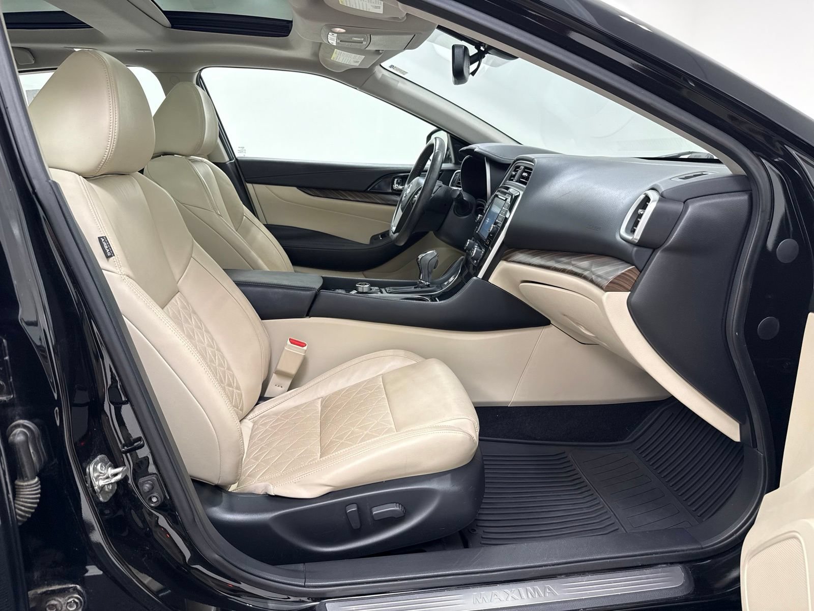 Used 2017 Nissan Maxima Platinum w/ Interior Lighting Package FWD image 34