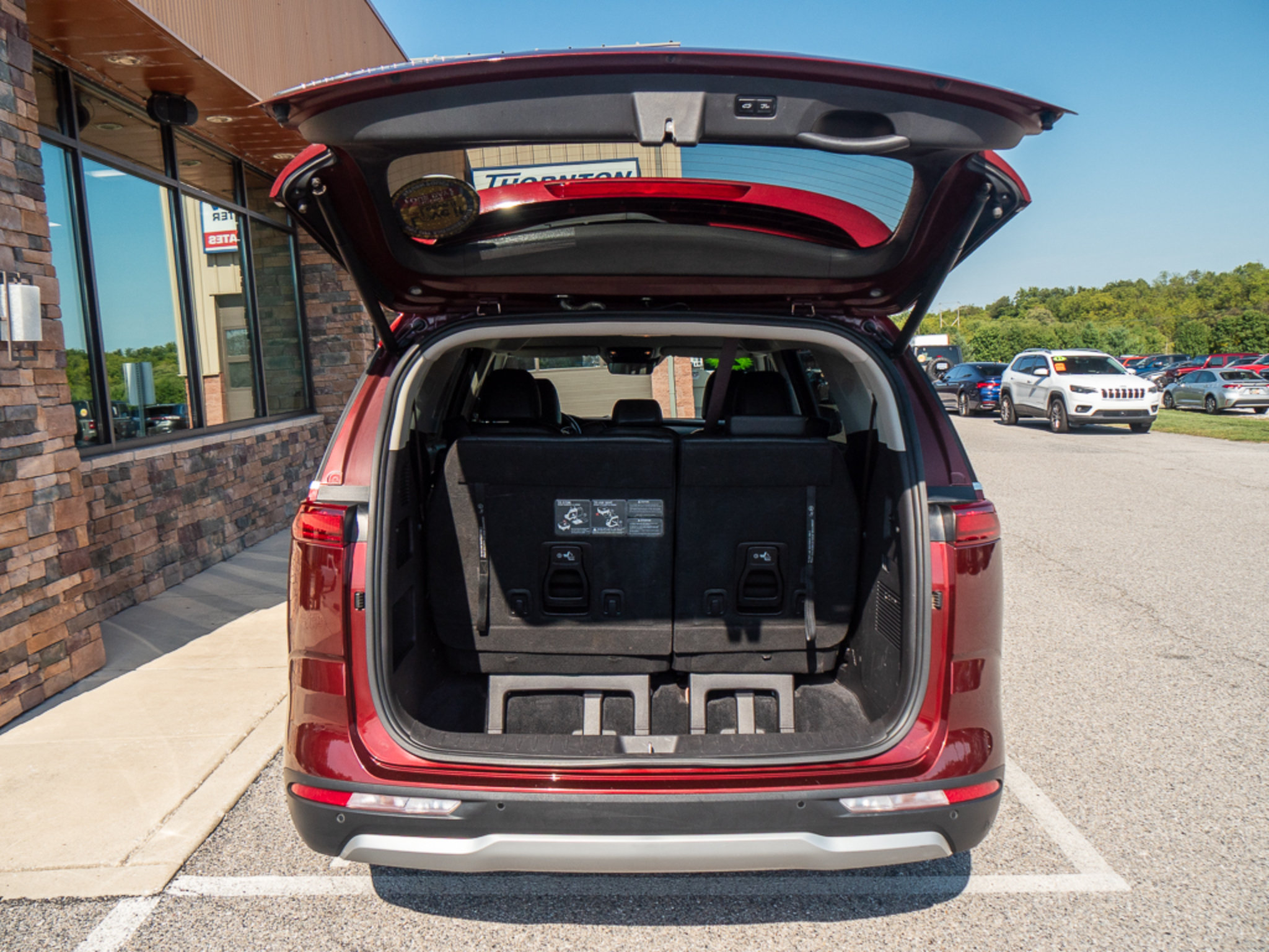 Used 2022 Kia Carnival EX FWD image 28