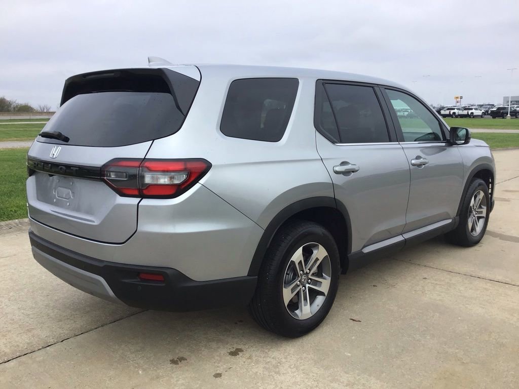 Used 2025 Honda Pilot EX-L image 6