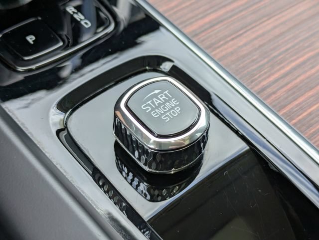 Certified 2023 Volvo XC60 B5 Plus AWD/4WD image 34