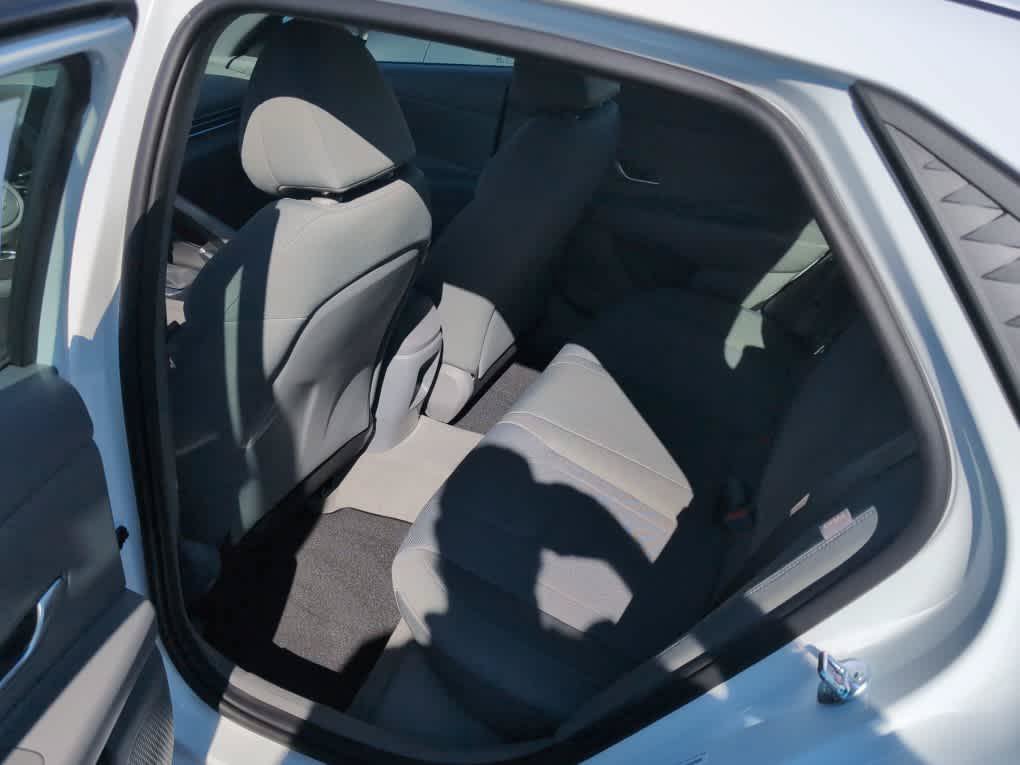 New 2026 Hyundai Elantra SE FWD image 20