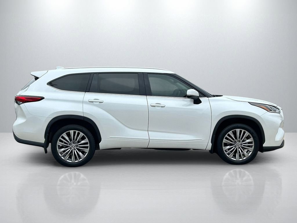 Used 2023 Toyota Highlander Platinum image 4