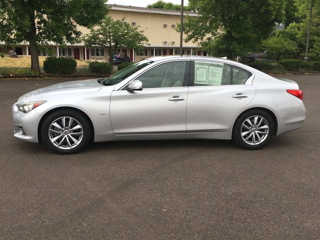 Used 2017 INFINITI Q50 3.0t Premium w/ 3.0T Premium Plus Package RWD image 3