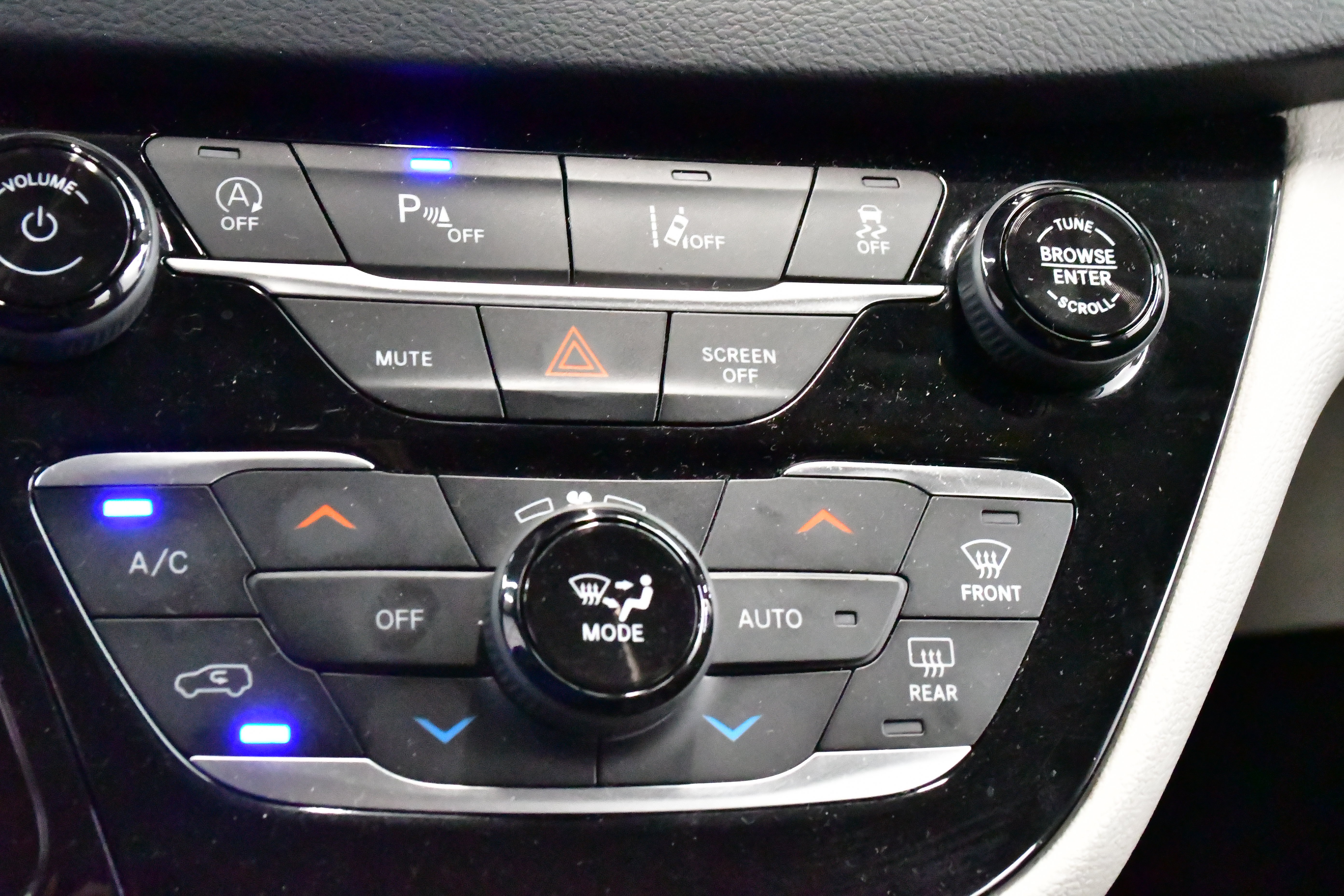 Used 2023 Chrysler Pacifica Touring-L FWD image 30