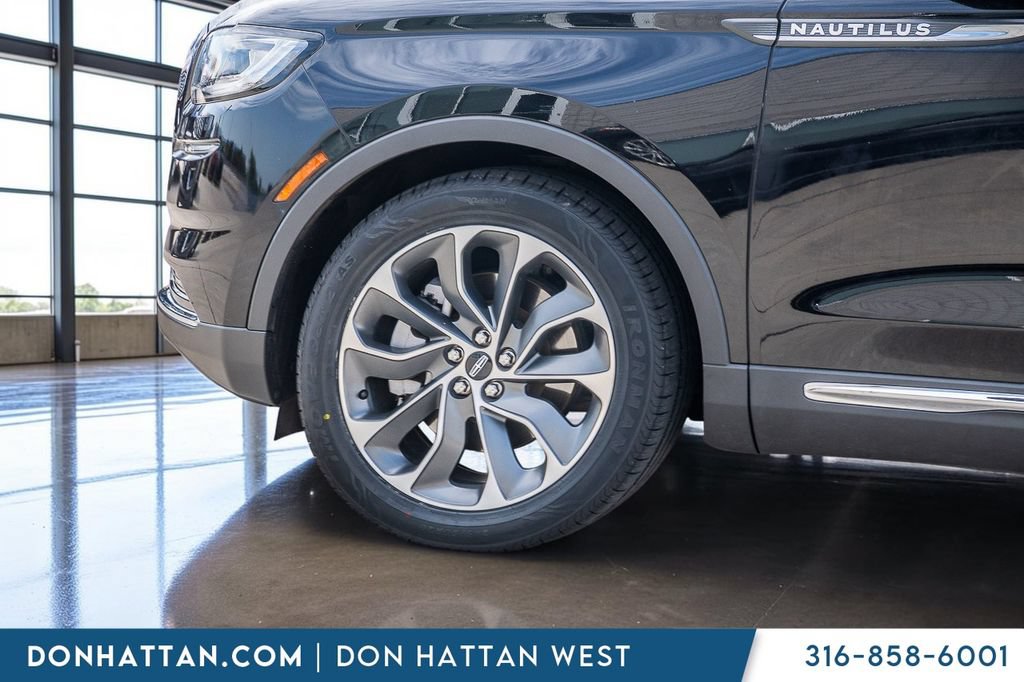 Used 2022 Lincoln Nautilus Reserve AWD/4WD image 38