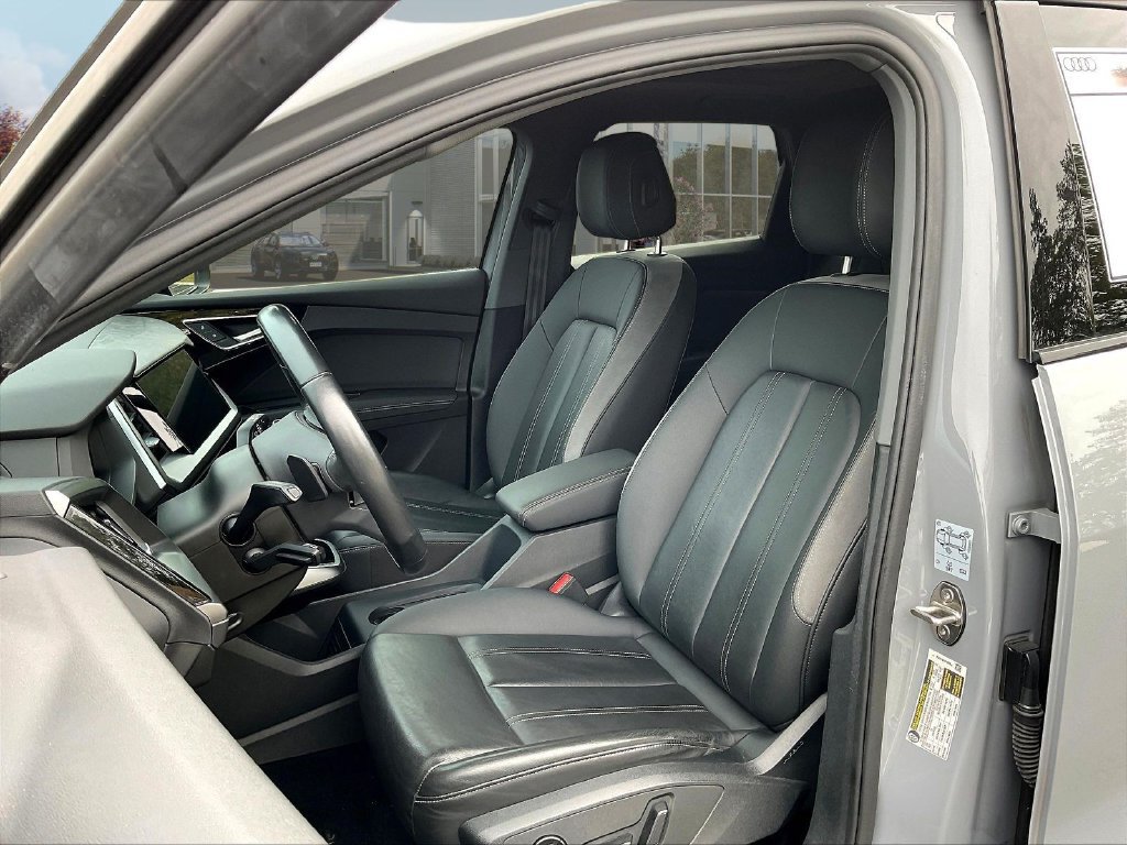 Used 2024 Audi Q4 e-tron Premium Plus w/ Premium Plus AWD/4WD image 23
