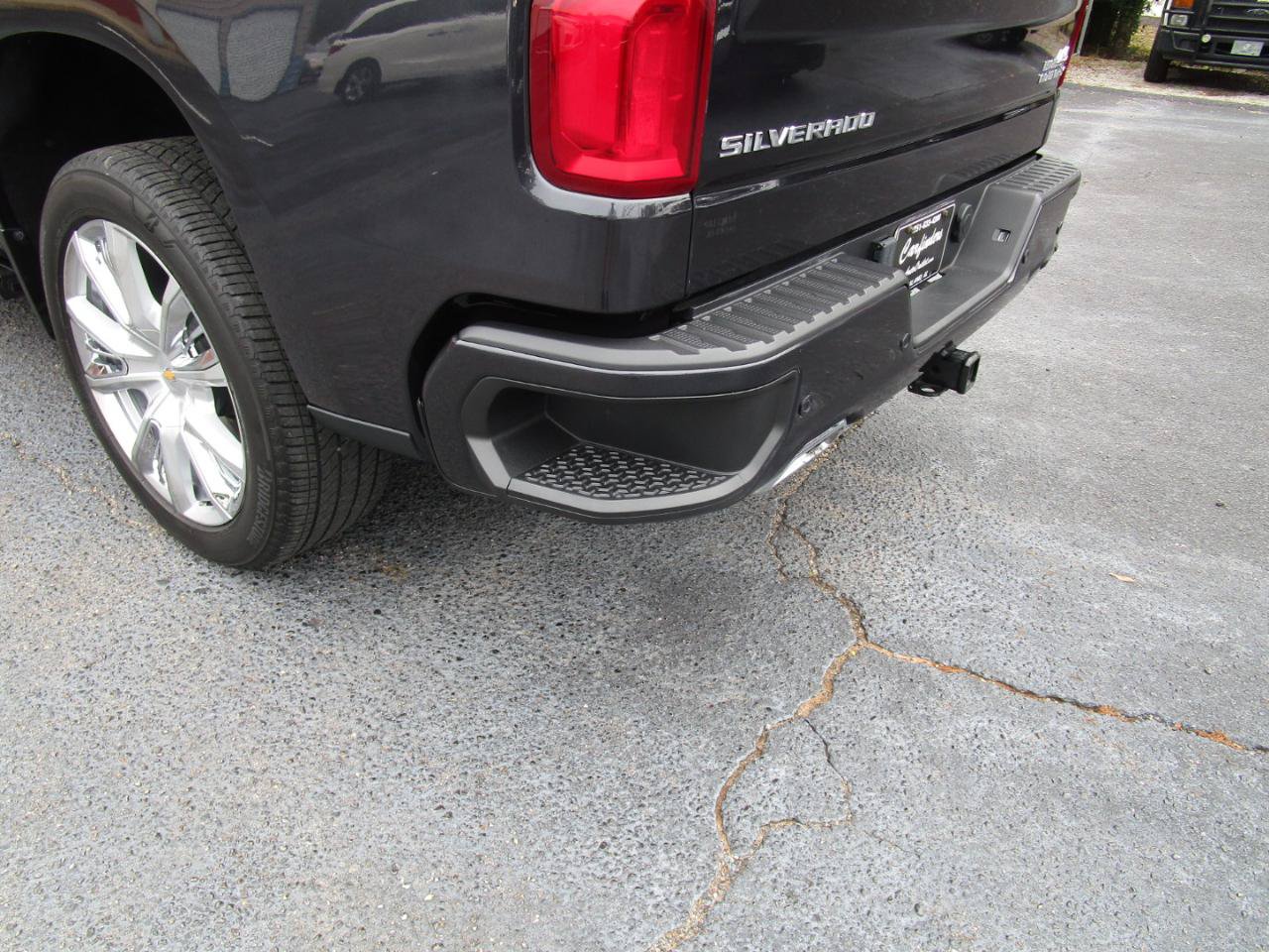 Used 2023 Chevrolet Silverado 1500 High Country w/ Technology Package AWD/4WD image 26