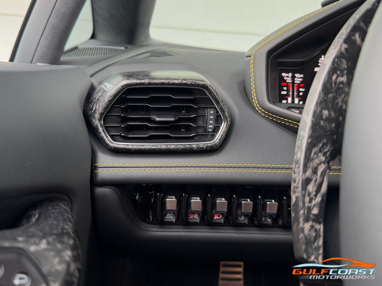 Used 2021 Lamborghini Huracan EVO RWD image 21