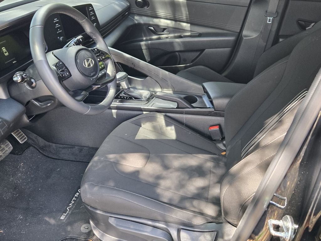 Certified 2025 Hyundai Elantra Sport FWD image 8