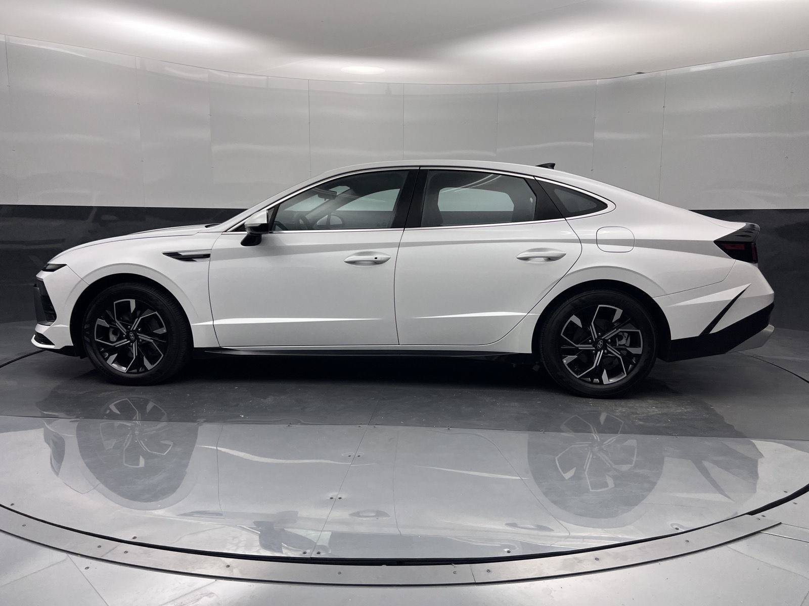 Used 2025 Hyundai Sonata SEL FWD image 29
