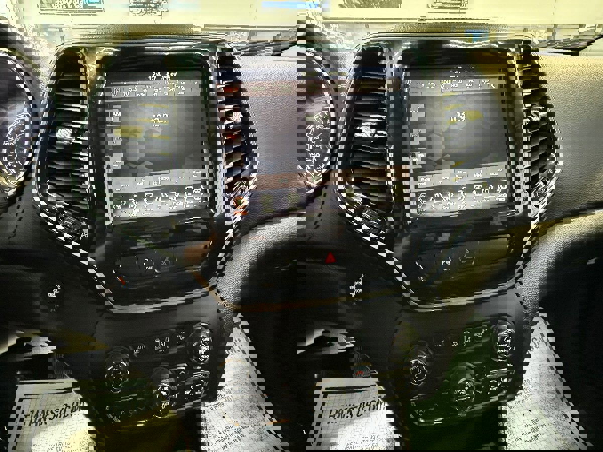 Used 2019 Jeep Cherokee Limited image 21