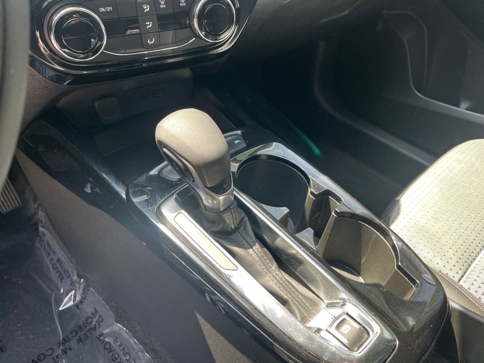 Used 2025 Chevrolet Trax LT FWD image 36