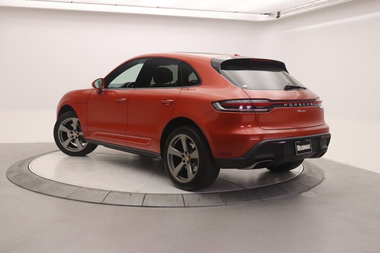 Used 2023 Porsche Macan Turbo image 2