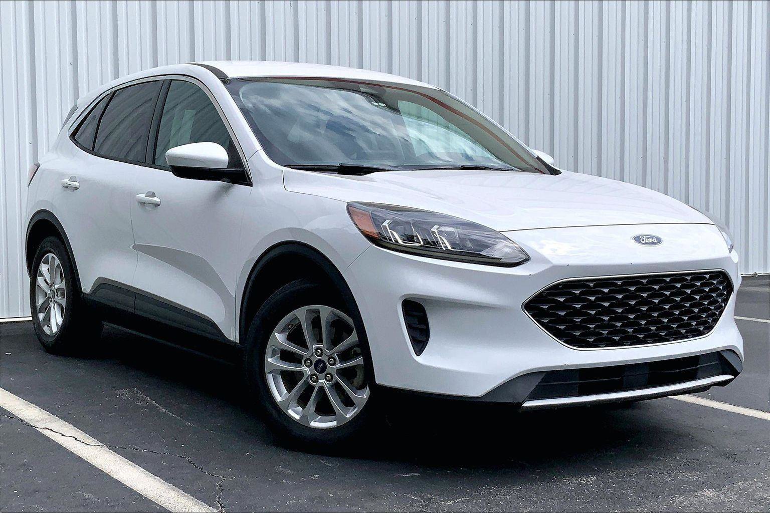 Used 2020 Ford Escape SE FWD image 2