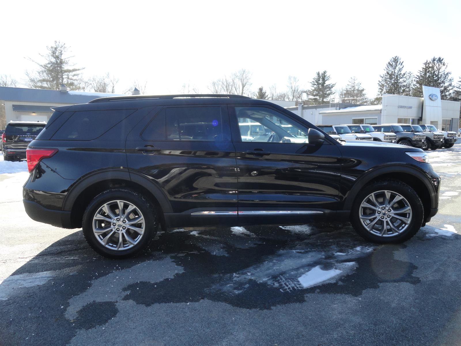 Certified 2020 Ford Explorer XLT w/ Equipment Group 202A AWD/4WD image 4