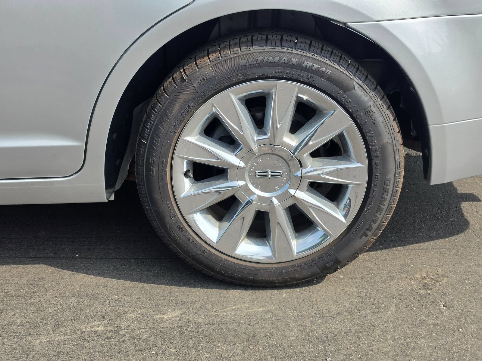 Used 2012 Lincoln MKZ FWD image 4