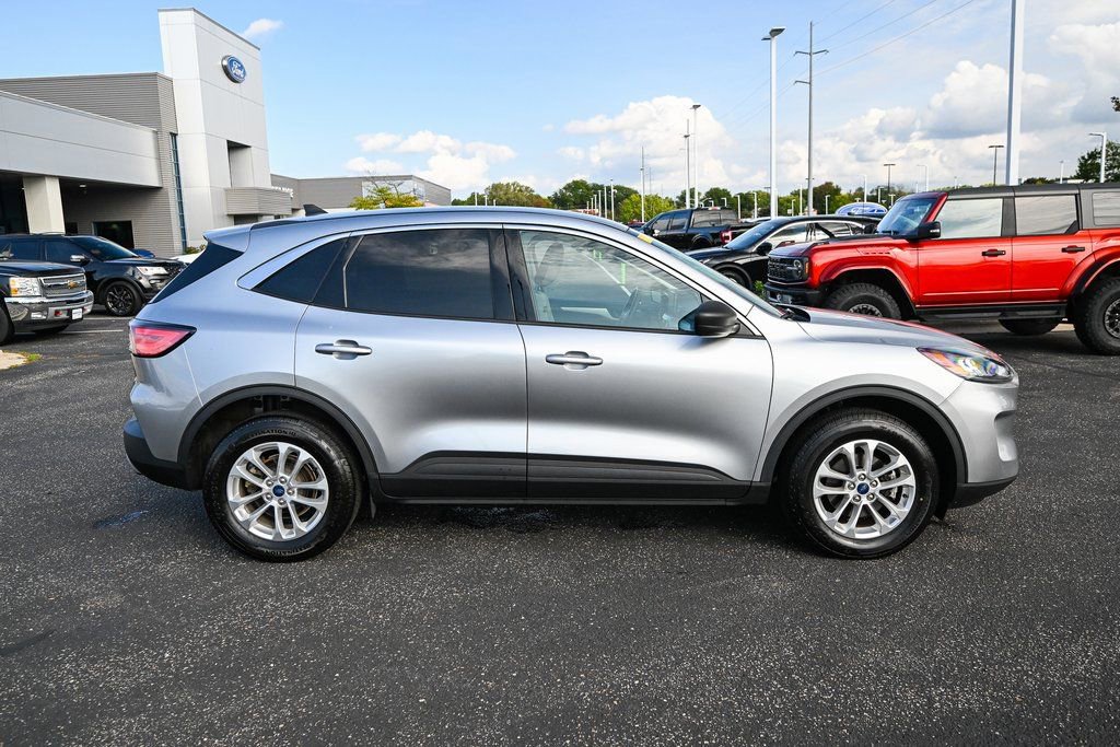 Certified 2022 Ford Escape SE image 3