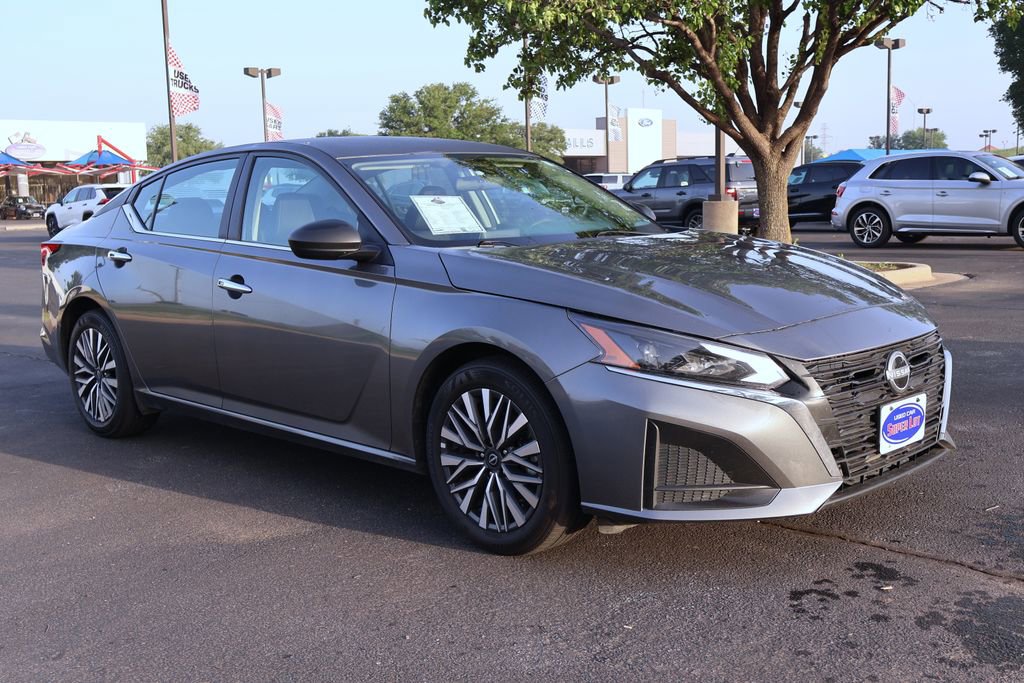 Used 2025 Nissan Altima 2.5 SV FWD image 9