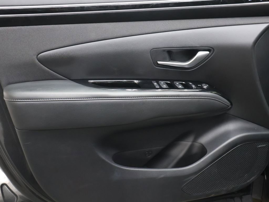 Used 2023 Hyundai Tucson Limited image 16