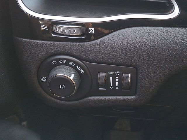 Used 2021 Jeep Cherokee Latitude Plus image 24