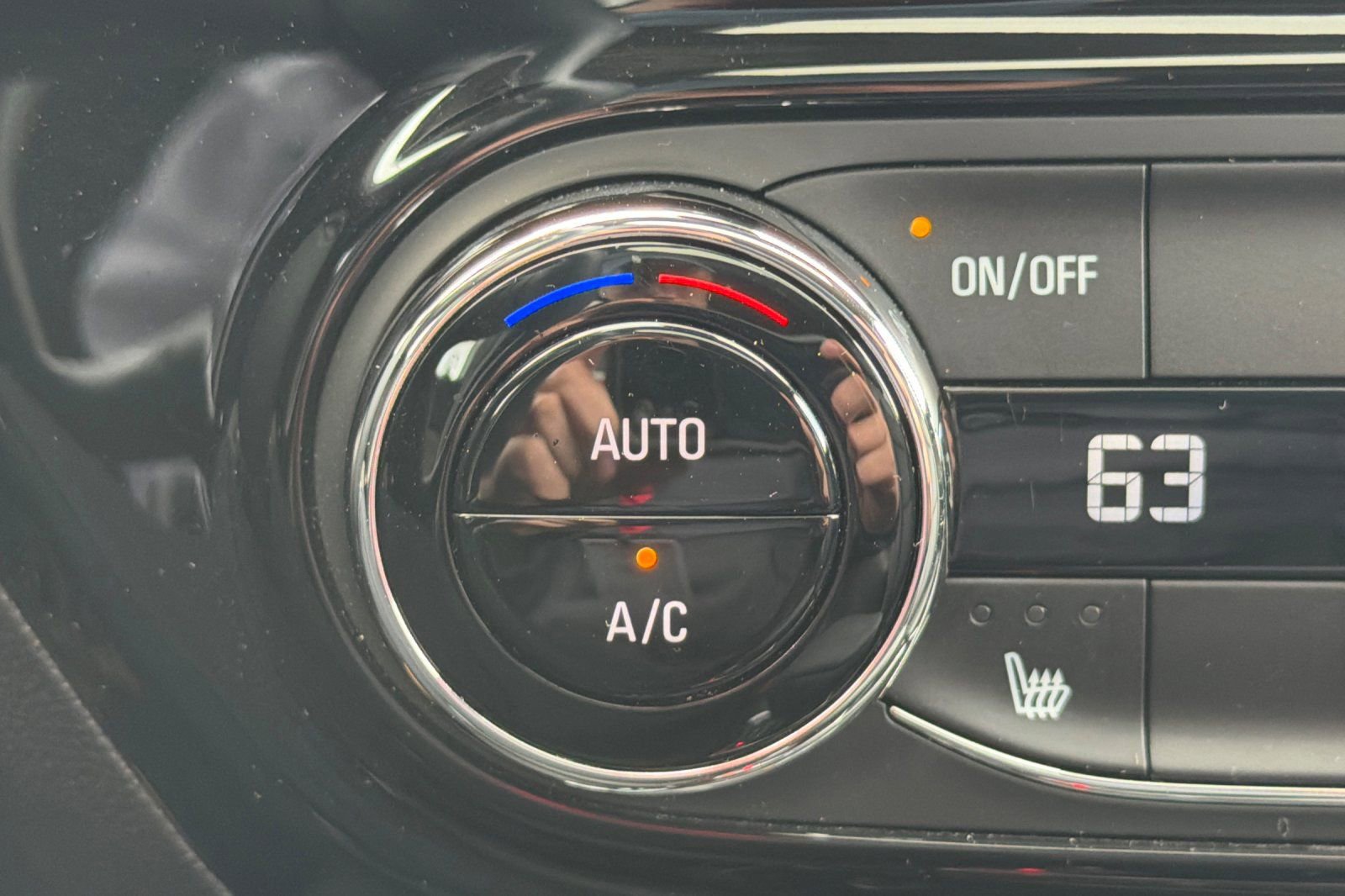 Used 2025 Chevrolet Trax ACTIV w/ Sunroof Package FWD image 28