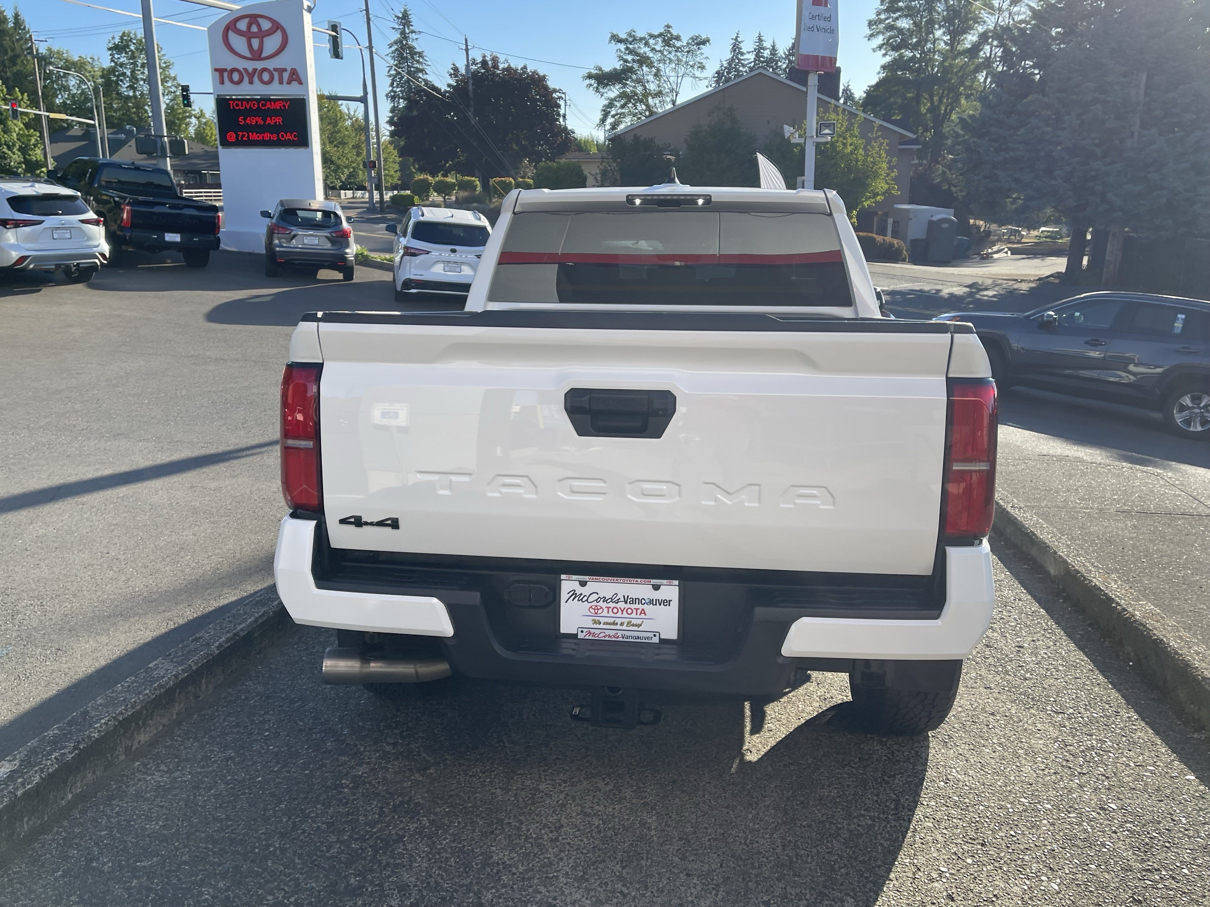 Used 2024 Toyota Tacoma TRD Off-Road AWD/4WD image 4