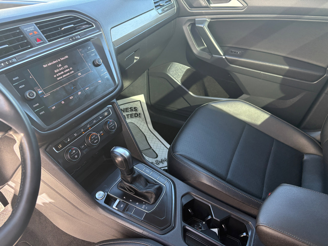 Used 2020 Volkswagen Tiguan SE R-Line image 8