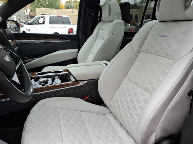 Used 2025 Cadillac Escalade ESV Sport Platinum image 10