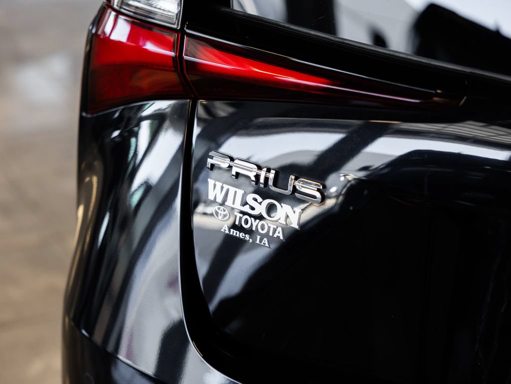 Used 2020 Toyota Prius Limited w/ Premium Convenience Package FWD image 9
