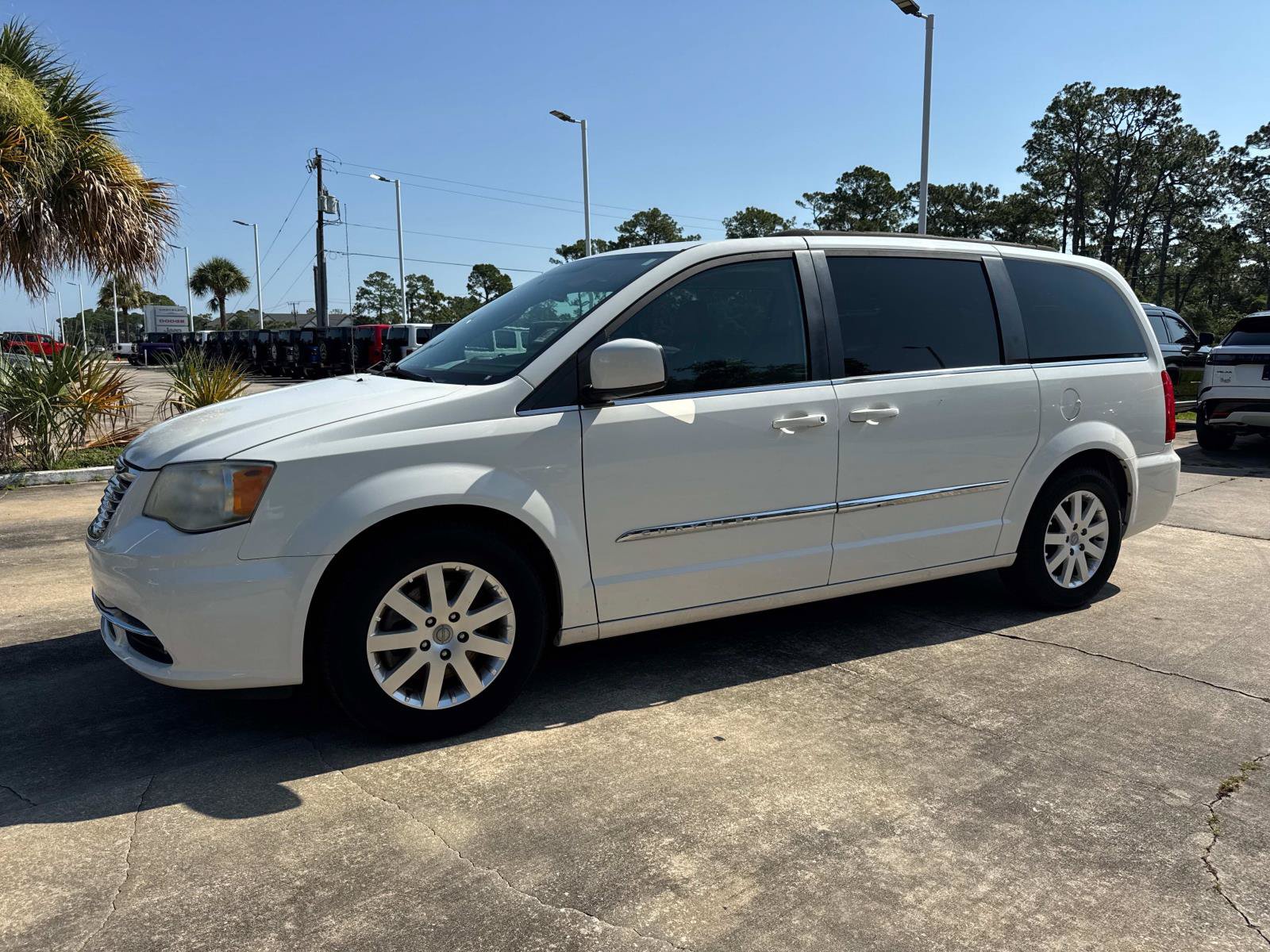 Used 2013 Chrysler Town & Country Touring FWD image 7