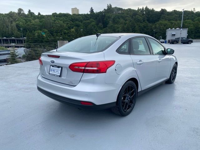 Used 2016 Ford Focus SE w/ Equipment Group 201A FWD image 8