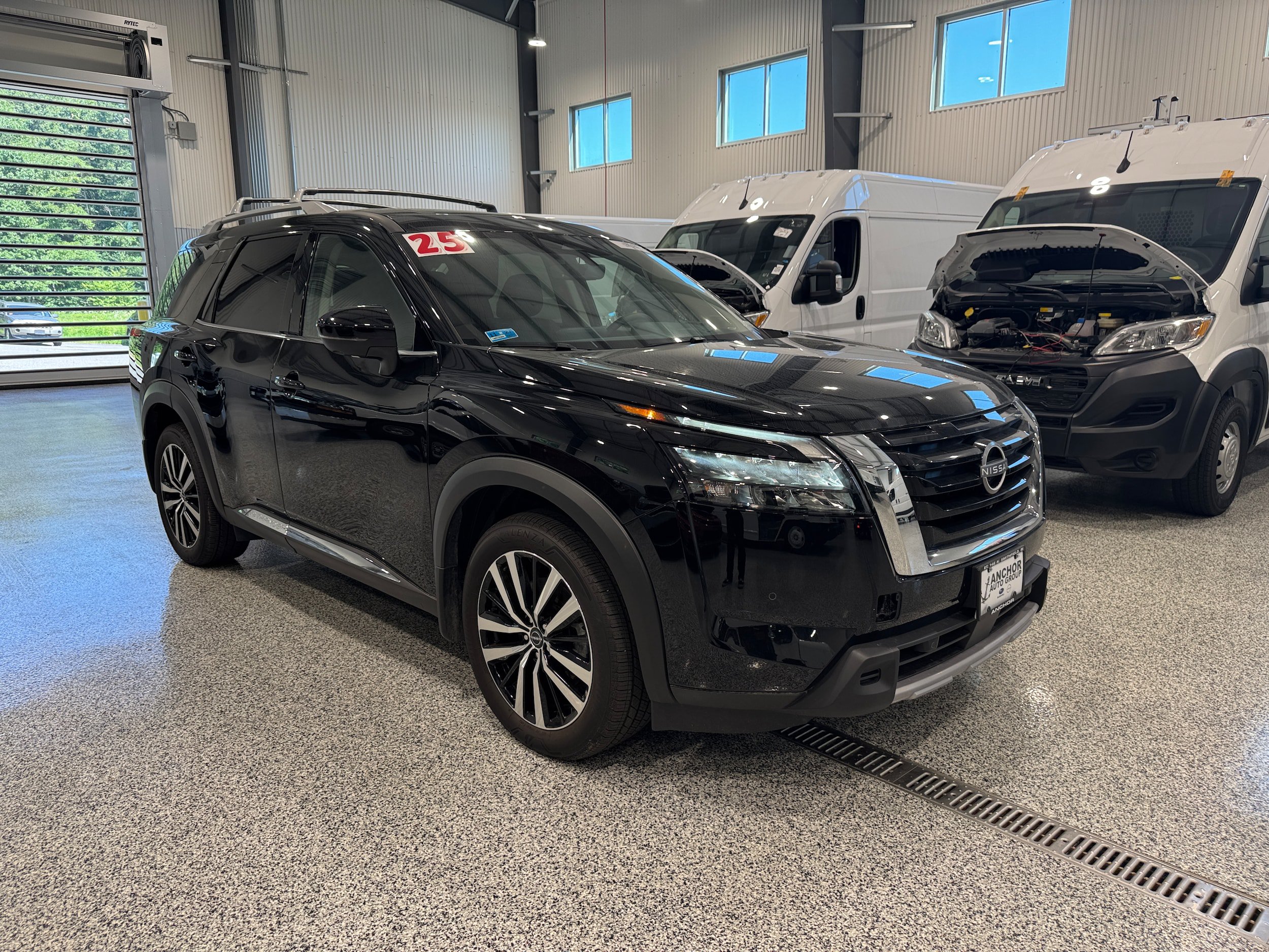 Used 2025 Nissan Pathfinder Platinum AWD/4WD image 3