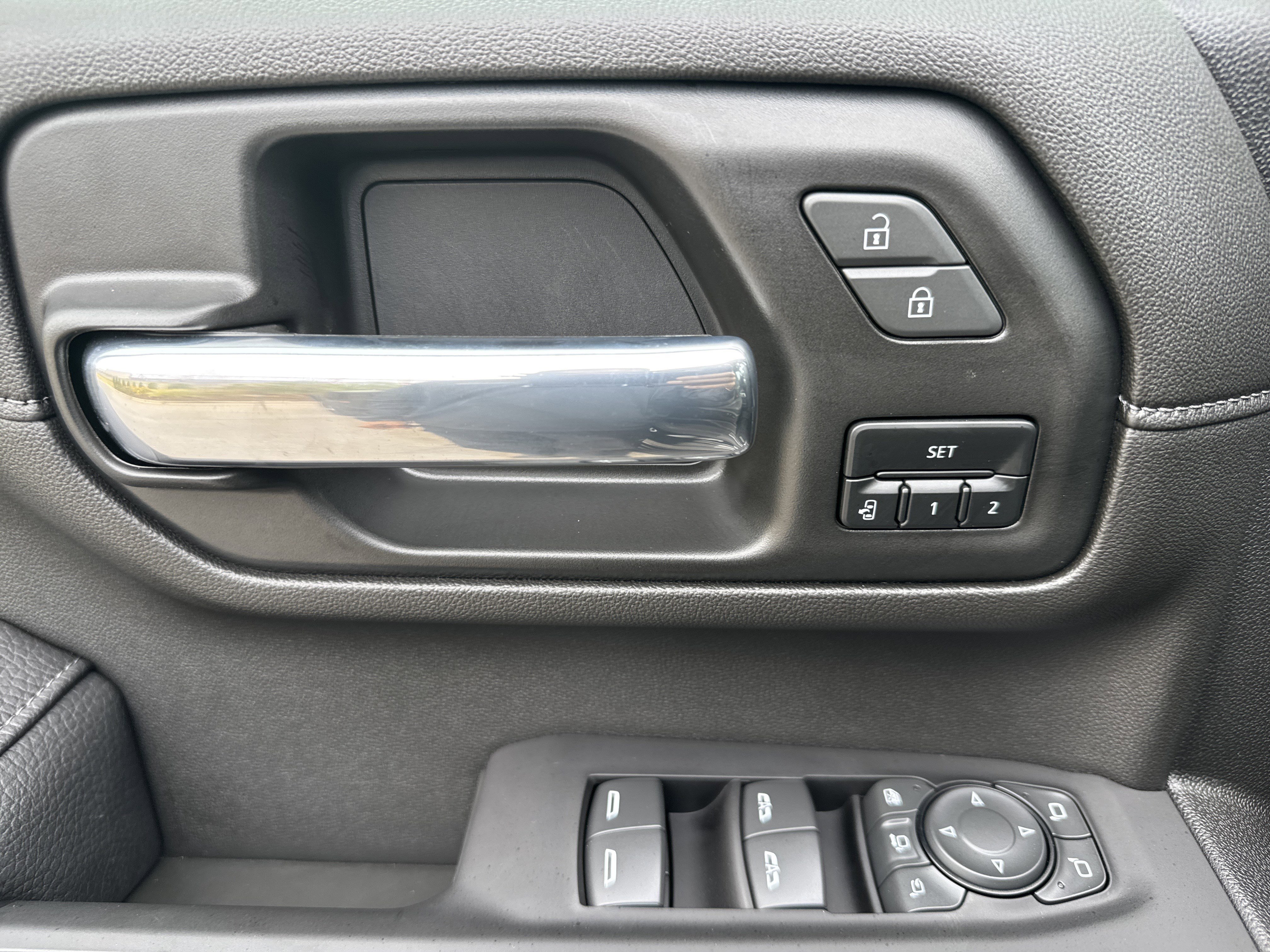 Used 2023 GMC Sierra 3500 Denali w/ Denali Ultimate Package image 15