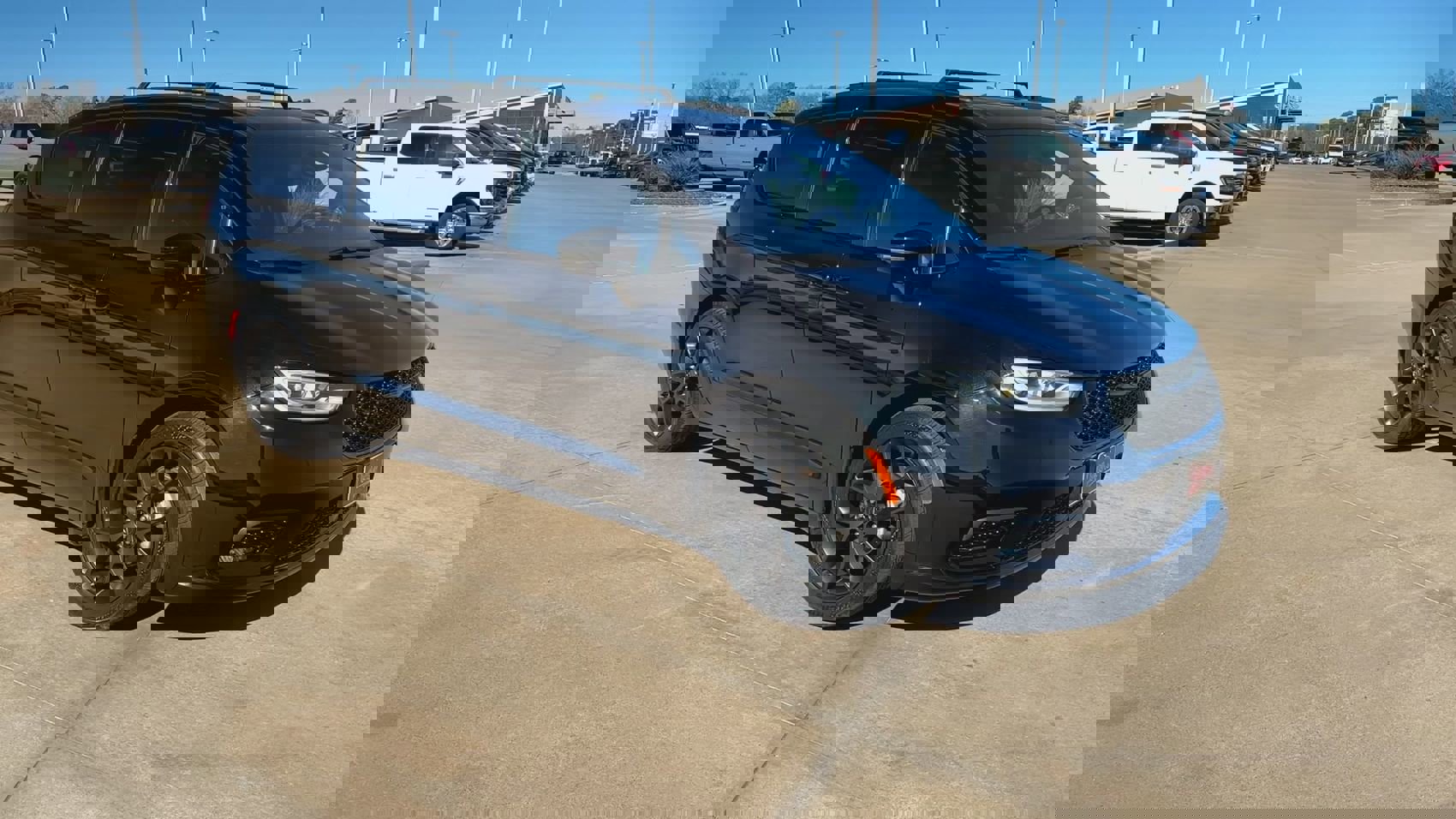 Used 2025 Chrysler Pacifica Limited image 3