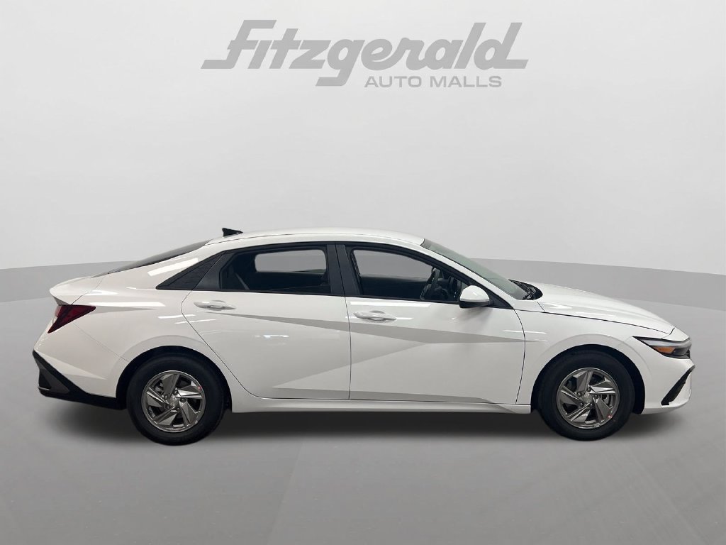 New 2026 Hyundai Elantra SE FWD image 6