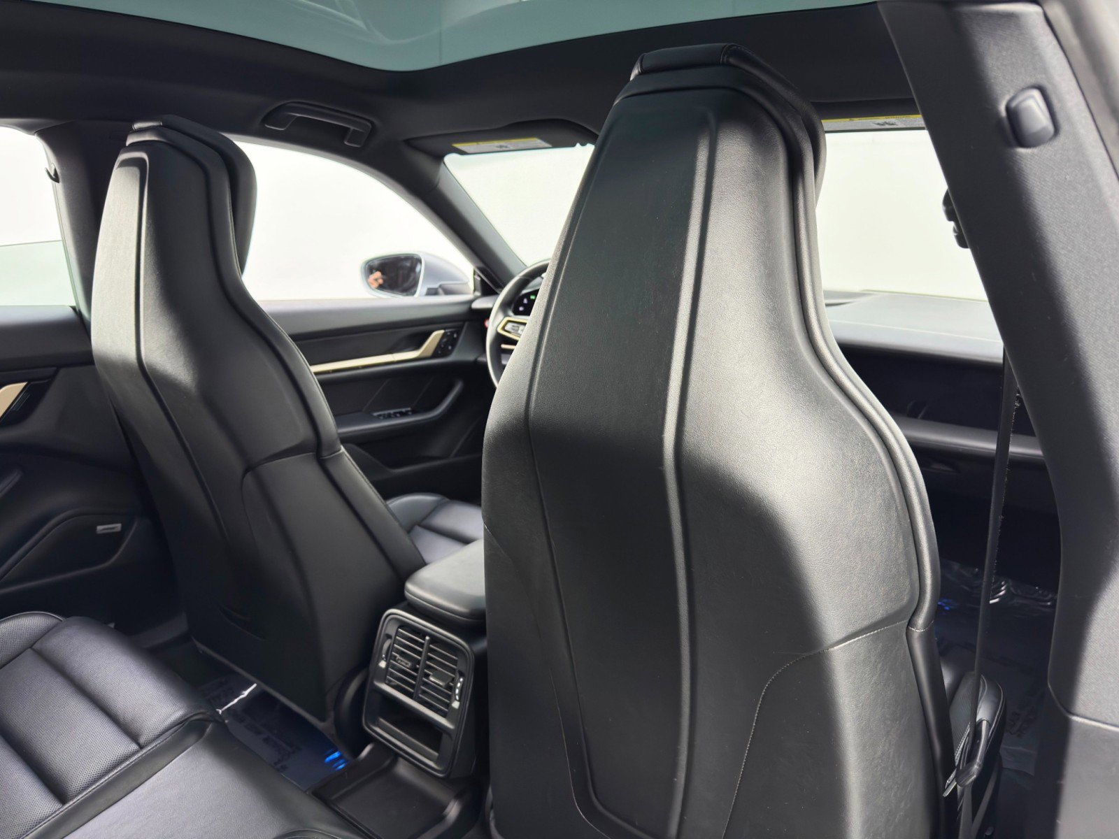 Used 2020 Porsche Taycan 4S w/ Premium Package image 38